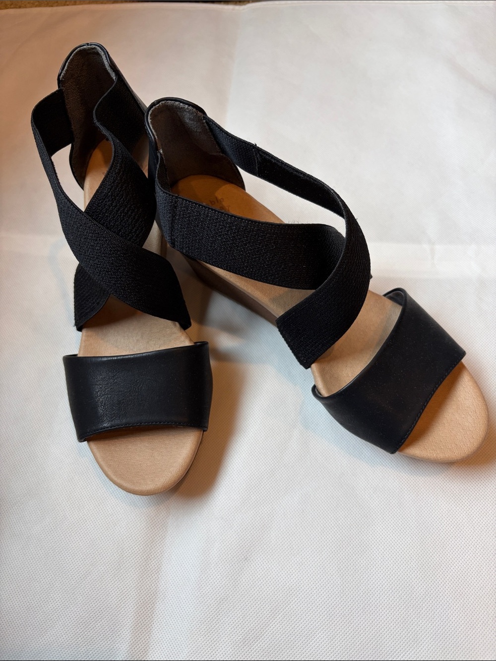 Dr. Scholl's Black Elastic Crisscross Sandals with Tan Footbed